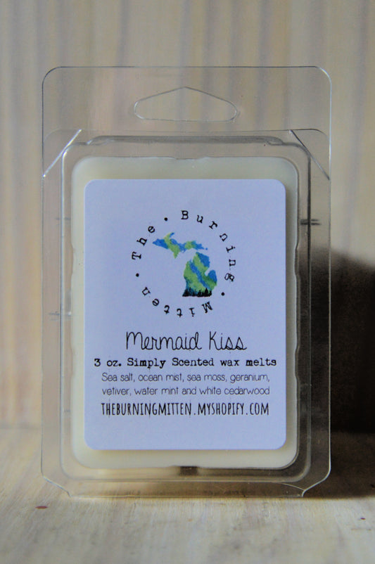 Mermaid Kiss Simply Scented Clamshell (sea salt, ocean mist, sea moss, geranium, vetiver, water mint and white cedarwood)