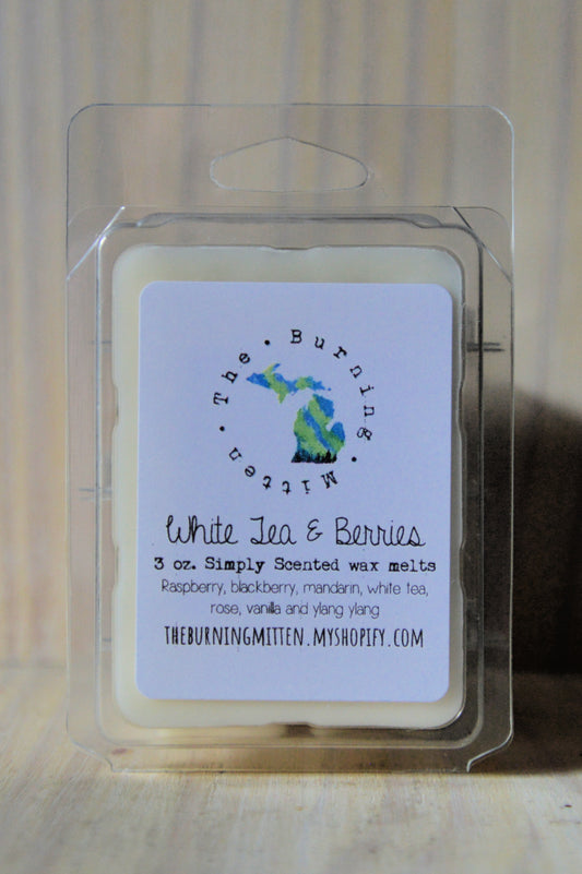 White Tea & Berries Simply Scented Clamshell (raspberry, blackberry, mandarin, white tea, rose, vanilla and ylang ylang)
