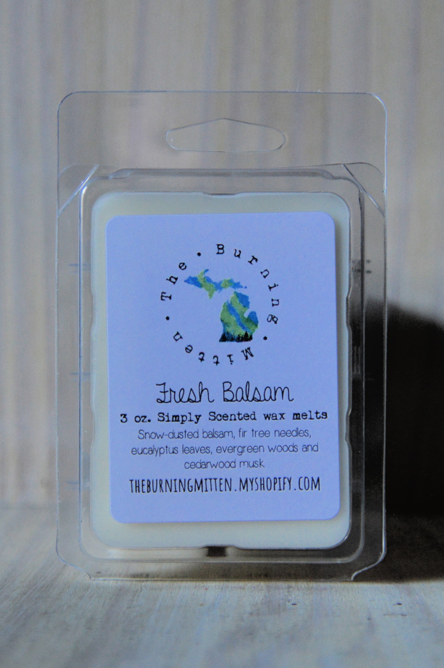 Fresh Balsam Simply Scented Clamshell (snow-dusted balsam, fir tree needles, eucalyptus leaves, evergreen woods and cedarwood musk)