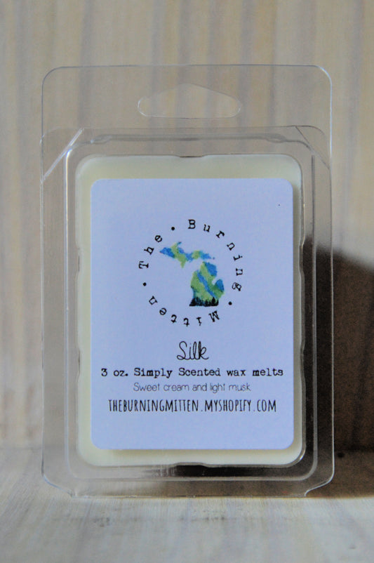Silk Simply Scented Clamshell (sweet cream and light musk)