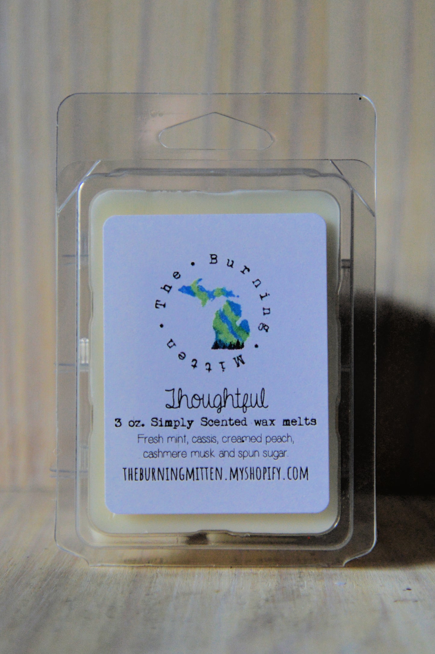 Thoughtful Simply Scented Clamshell (fresh mint, cassis, creamed peach, cashmere musk and spun sugar)