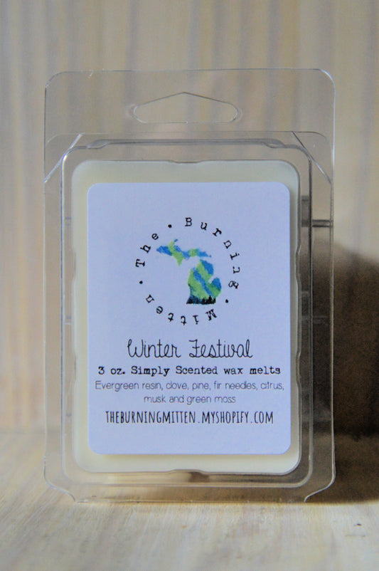 Winter Festival Simply Scented Clamshell (evergreen resin, clove, pine, fir needles, citrus, musk and green moss)