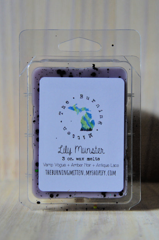 Lily Munster Clamshell (vamp vogue + amber noir + antique lace)