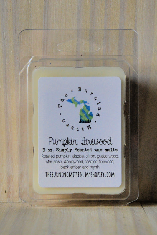 Pumpkin Firewood Simply Scented Clamshell (roasted pumpkin, allspice, citron, guaiac wood, star anise, Applewood, charred firewood, black amber and myrrh)