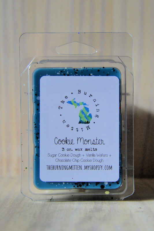 Cookie Monster Clamshell (sugar cookie dough + vanilla wafers + chocolate chip cookie dough)