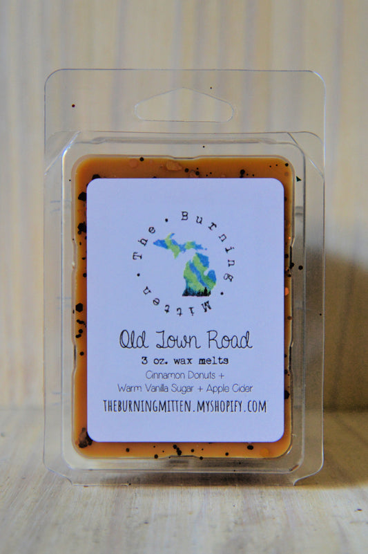 Old Town Road Clamshell (cinnamon donuts + warm vanilla sugar + apple cider)