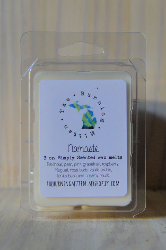 Namaste Simply Scented Clamshell (patchouli, pear, pink grapefruit, raspberry, Muguet, rose buds, vanilla orchid, tonka bean and creamy musk)