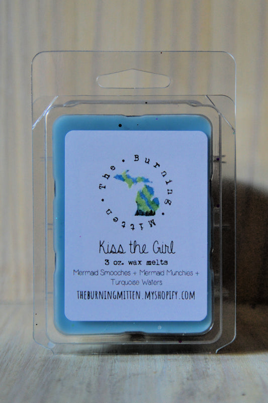 Kiss the Girl Clamshell (mermaid smooches + mermaid munchies + turquoise waters)
