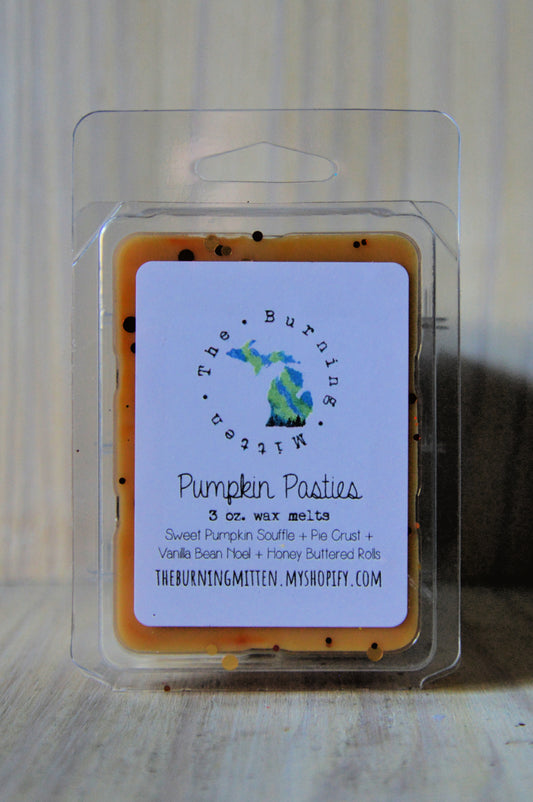 Pumpkin Pasties Clamshell (sweet pumpkin souffle + pie crust + vanilla bean noel + honey buttered rolls)